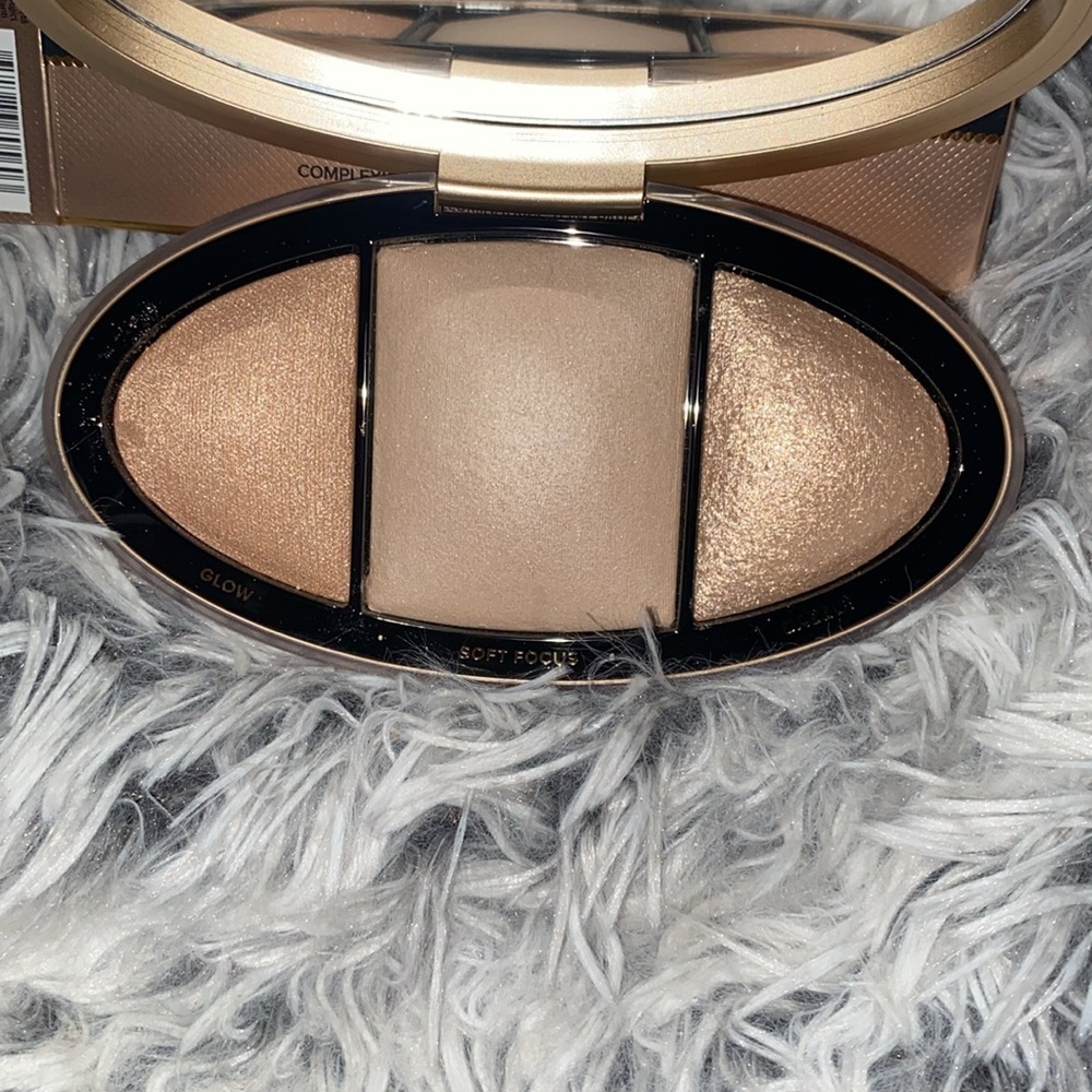 Too Faced Born This Way Turn Up The Light Highlighting Palette